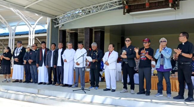 Pembacaan Maklumat dan Desakan dari FKUB di Toraja saat Doa Bersama Sangtorayan pada Sabtu (25/4/2026). Foto: Istimewa