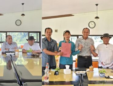 Mantan Kapolres Tana Toraja Victor Datuan Batara saat memediasi Kepala Lembang Saloso dan Wartawan Andarias Padaunan pada Kamis (30/4/2026). Foto: Istimewa