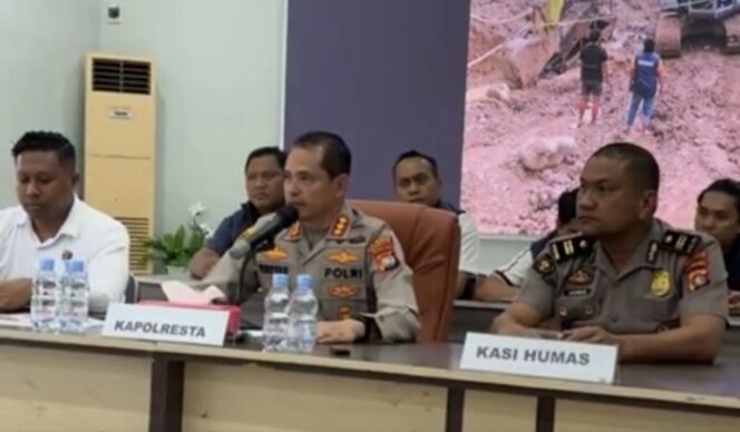 
					Kapolresta Mamuju, Kombes. Pol. Ferdiyan Indra Fahmi saat memberikan keterangan, pada Senin (27/4/2026). Foto: Istimewa