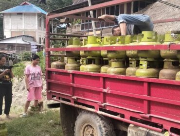 Distribusi gas elpiji 3 Kg di Simbuang-Mappak. Foto: Istimewa
