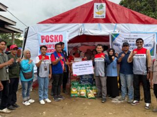 PT Pertamina Patra Niaga salurkan bantuan tanggap darurat bagi masyarakat terdampak banjir di Kota Kendari. Foto: Istimewa
