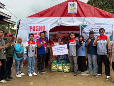 PT Pertamina Patra Niaga salurkan bantuan tanggap darurat bagi masyarakat terdampak banjir di Kota Kendari. Foto: Istimewa