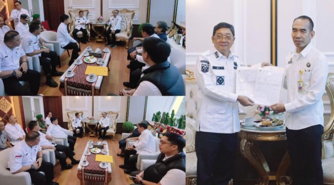 Penyerahan sertifikat aset daerah oleh Kantor Pertanahan Toraja Utara kepada Bupati Toraja Utara Frederik Victor Palimbong, pada Rabu (13/5/2026). Foto: Istimewa