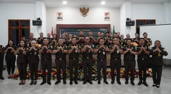 
					Kunjungan kerja Kajati Sulawesi Selatan di Kejari Tana Toraja pada Rabu (13/5/2026). Foto: Istimewa