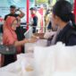 Pertamina salurkan paket sembako kepada masyarakat di Makassar. Foto: Istimewa