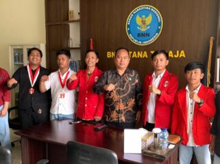 Pengurus DPC GMNI Toraja Utara saat audiensi dengan Kepala BNNK Tana Toraja. Foto: Istimewa