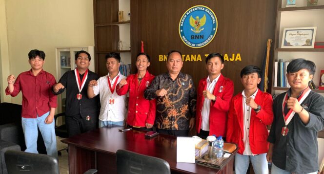 
					Pengurus DPC GMNI Toraja Utara saat audiensi dengan Kepala BNNK Tana Toraja. Foto: Istimewa