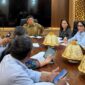 Bupati Toraja Utara, Frederik Victor Palimbong saat menerima langsung kunjungan kerja Pansus Ranperda DPRD Sulsel yang dipimpin Ketua Pansus, Dra. Firmina Tallulembang pada Senin (8/6/2026). Foto: Istimewa