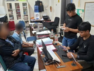 Dua pelaku judi di Arena Tedong Silaga Saloso diamankan polisi, pada Senin (8/6/2026). Foto: Istimewa