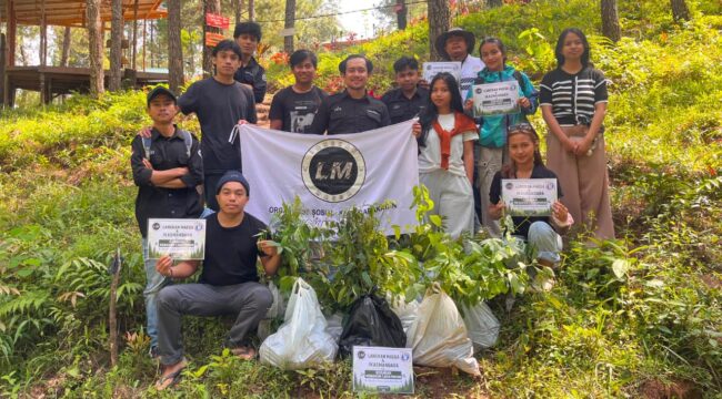 Langkan Maega dan Ikasmandara gelar aksi tanam pohon di Toraja Utara. Foto: Istimewa