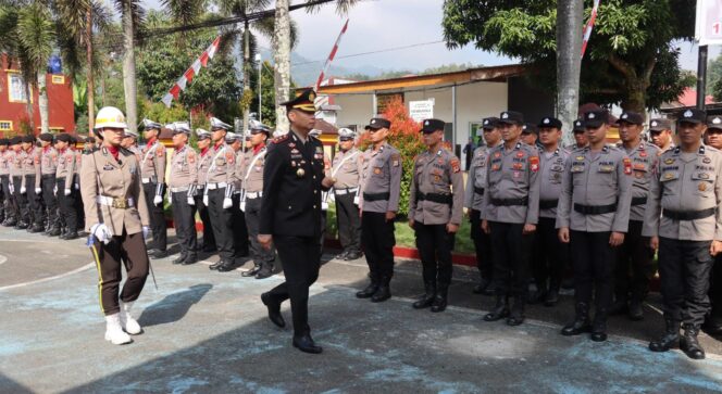 
					Suasana Upacara HUT Bhayangkara ke 80 di Polres Tana Toraja. Foto: Istimewa