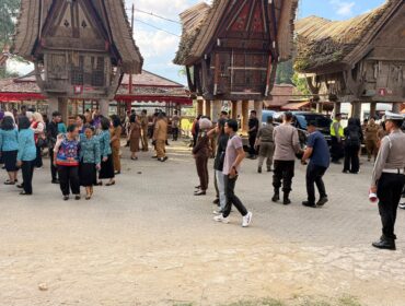 Personel Polres Tana Toraja gelar pengamanan kunjungan Ketua Umum TP PKK Pusat Ibu Tri Tito Karnavian. Foto: Istimewa