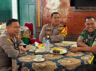 AKBP. Budi Hermawan Kapolres Tana Toraja (kiri), AKBP. Stephanus Luckyto (tengah), dan Letkol Inf. Armal Dandim 1414/Tator (kanan). Foto: Istimewa