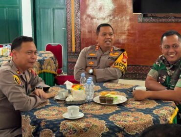 AKBP. Budi Hermawan Kapolres Tana Toraja (kiri), AKBP. Stephanus Luckyto (tengah), dan Letkol Inf. Armal Dandim 1414/Tator (kanan). Foto: Istimewa