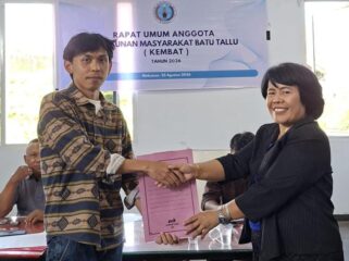 ‎Elmiana Bongga Linggi (kanan) kembali terpilih jadi Ketua Umum Kerukunan Masyarakat Batu Tallu. Foto: Istimewa