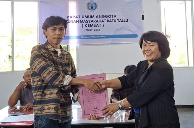 
					‎Elmiana Bongga Linggi (kanan) kembali terpilih jadi Ketua Umum Kerukunan Masyarakat Batu Tallu. Foto: Istimewa