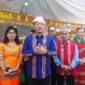 Menteri Koperasi RI Ferry Juliantono (Baju Tenun Khas Toraja Warna Biru) saya berkunjung ke Tana Toraja. Foto: Istimewa