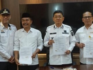 Bupati Toraja Utara Frederik Victor Palimbong tanda tangani Perjanjian Kerja Sama dengan Kantor Pertanahan. Foto: Istimewa