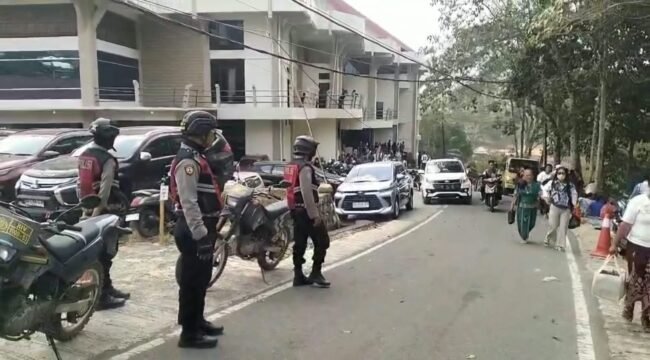 Polres Toraja Utara amankan proses wisuda UKI Toraja. Foto: Istimewa