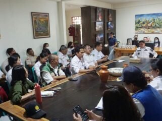 Bupati Toraja Utara, Frederik Victor Palimbong, memimpin rapat bersama jajaran Dinas Pertanian. Foto: Istimewa