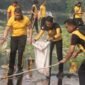 AKBP. Yoseph Adi R. Sudrajat, Kapolres Toraja Utara Pimpin Aksi Green Policing di Sungai Sa'dan. Foto: Istimewa. 