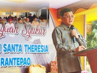Frederik Victor Palimbong Bupati Toraja Utara saat menghadiri HUT ke 80 Paroki Santa Theresia di Rantepao. Foto: Istimewa