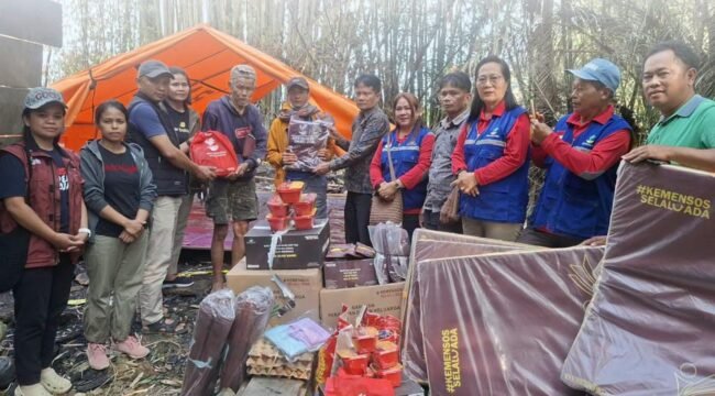 Pemkab Toraja Utara serahkan Bantuan kepada korban kebakaran di Kapalapitu. Foto: Istimewa