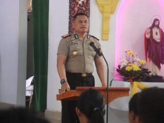 Kapolres Toraja Utara AKBP Yoseph Adi R. Sudrajat, saat kegiatan minggu kasih di Tallunglipu. Foto: Istimewa