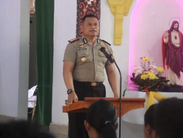 Kapolres Toraja Utara AKBP Yoseph Adi R. Sudrajat, saat kegiatan minggu kasih di Tallunglipu. Foto: Istimewa