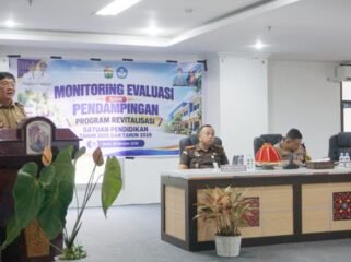 Bupati Toraka Utara Frederik Victor Palimbong pimpin Monev dan Pendampingan Program Revitalisasi di Satuan Pendidikan. Foto: Istimewa