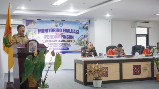 
					Bupati Toraka Utara Frederik Victor Palimbong pimpin Monev dan Pendampingan Program Revitalisasi di Satuan Pendidikan. Foto: Istimewa