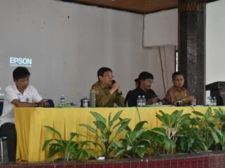 Bupati Toraja Utara Frederik Victor Palimbong saat memimpin Rapat Koordinasi (Rakor) Panitia Prawira PKB-GT. Foto: Istimewa