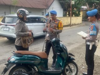 AKP Aksan Suwardi Kasi Propam Polres Tana Toraja (tengah), saat memimpin Gaktibplin pada Operasi Pallawa 2026. Foto: Istimewa