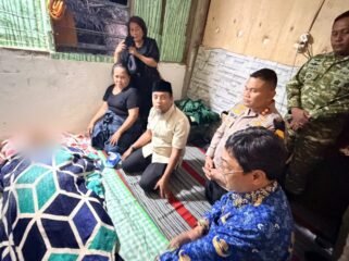 Gubernur Sulsel Andi Sudirman Sulaiman didampingi Bupati Toraja Utara Frederik Victor Palimbong bersama Kapolres Toraja Utara dan Dandim 1414/Tana Toraja saat di Rumah Duka. Foto: Istimewa